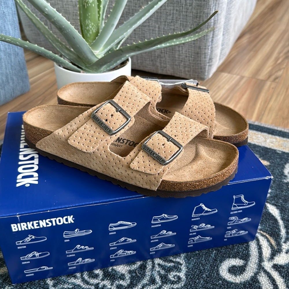 Birkenstock Arizona Sueded Embossed Dotted New Beige ladies 9, narrow fit